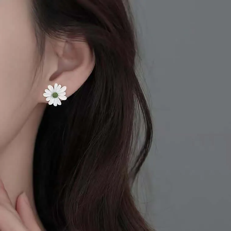 925 Silver Green White Asymmetric Daisy Earrings