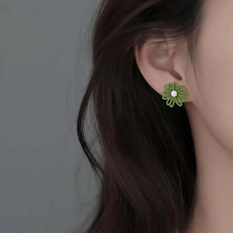 925 Silver Green White Asymmetric Daisy Earrings