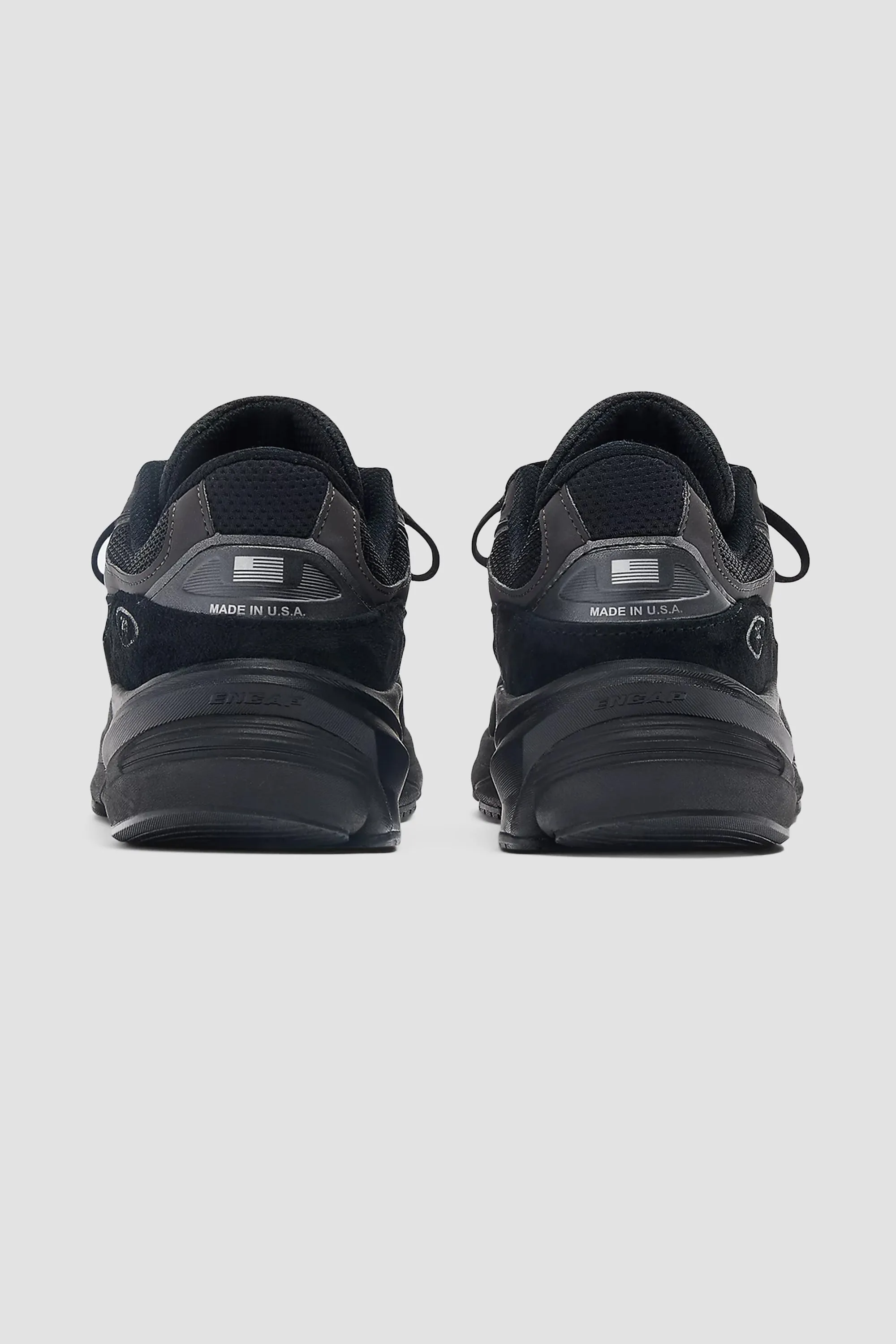 New Balance Unisex 990 Sneaker in Black