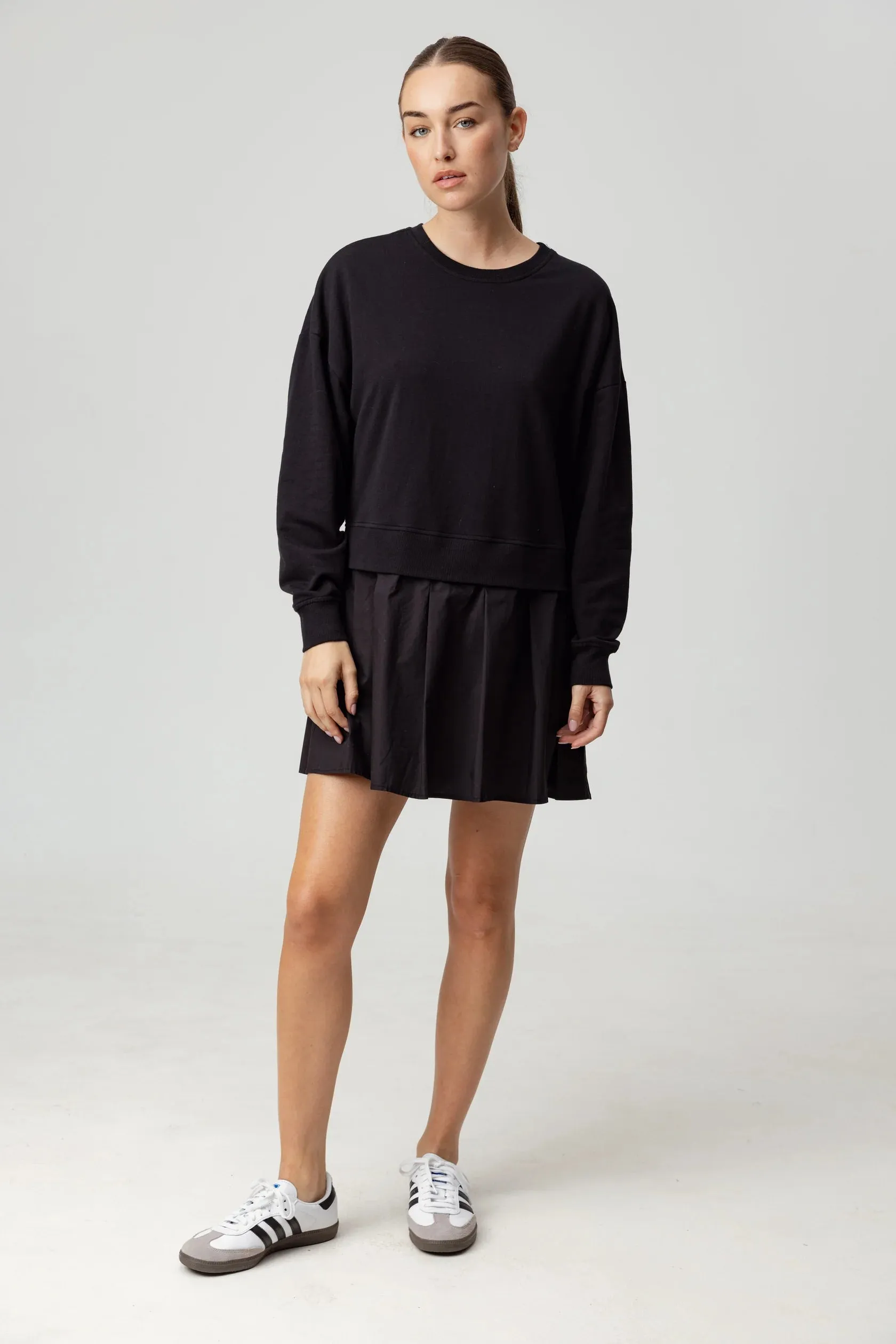 Su198 Black Sweatshirt Dress