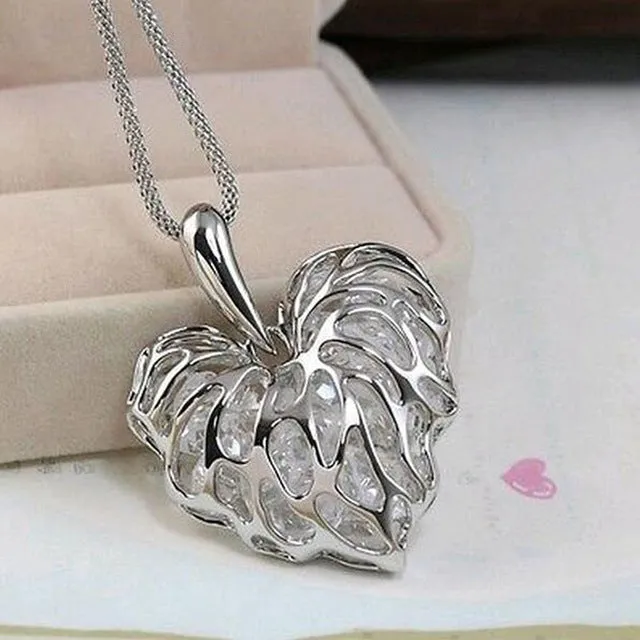 Tomtosh Recently, a woman full of gold silver heart-shaped crystal rhinestone pendant necklace sweater long chain necklace