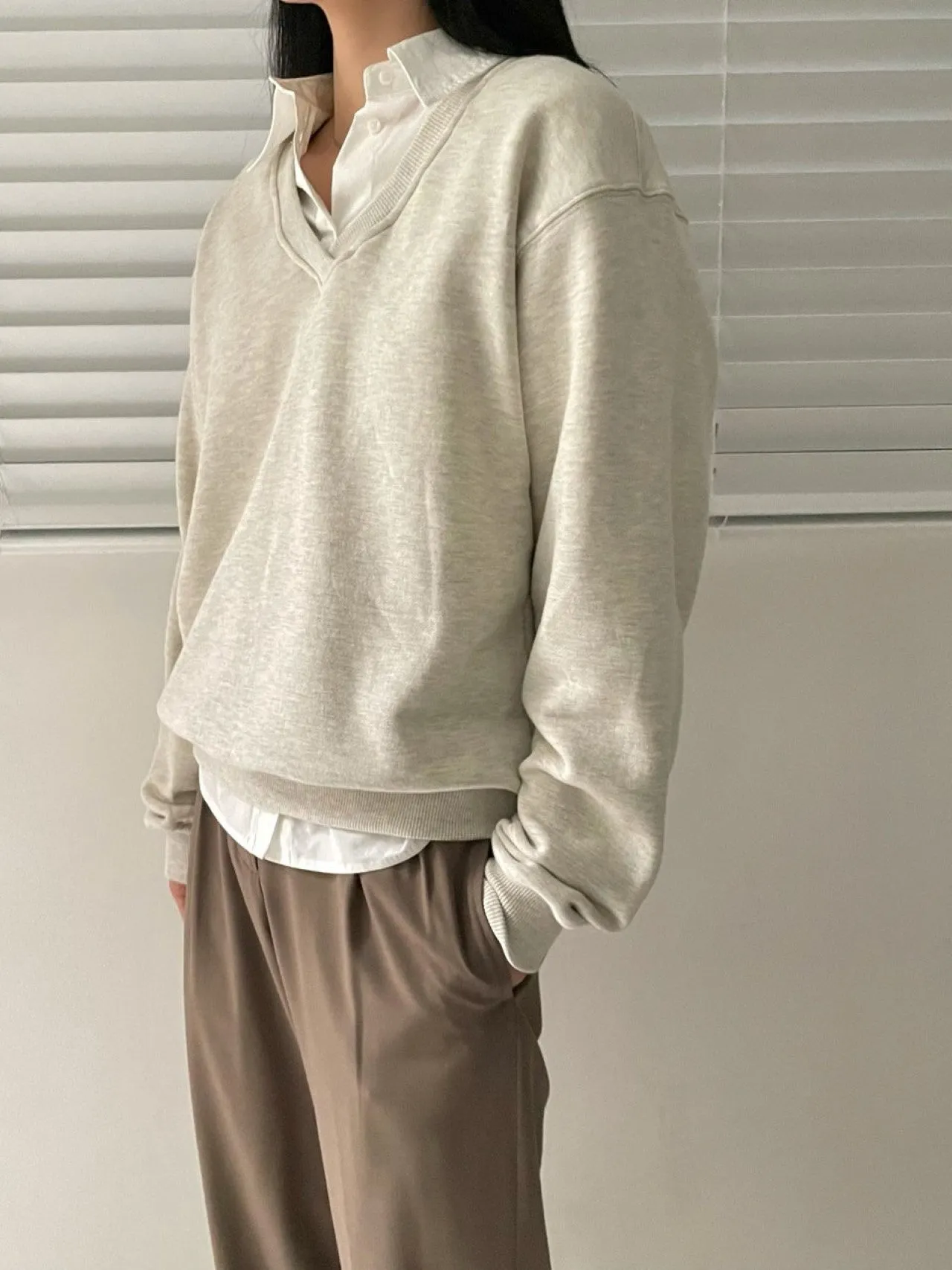 V NECK BRUSHED SWEATSHIRT