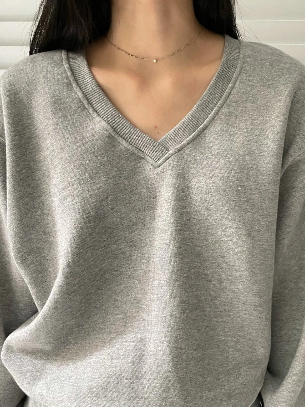 V NECK BRUSHED SWEATSHIRT