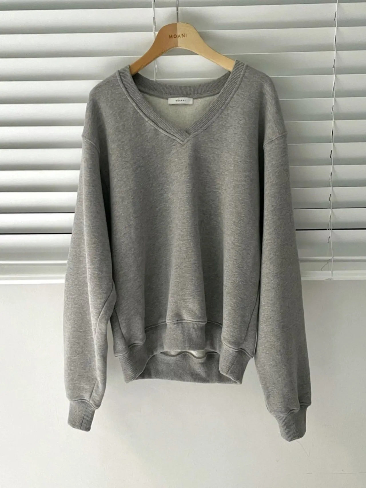 V NECK BRUSHED SWEATSHIRT